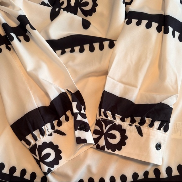 NWOT Elegant Women’s Black & White Floral Long Sleeves Blouse Large No Stretch - Picture 7 of 12